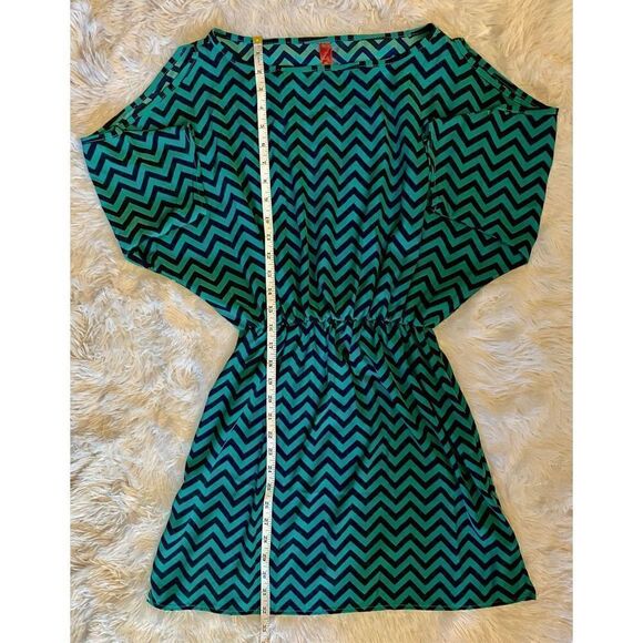 Trac SZ S Woman’s Navy Blue/Teal Green Zigzag Cold Shoulder Dress - Picture 7 of 12